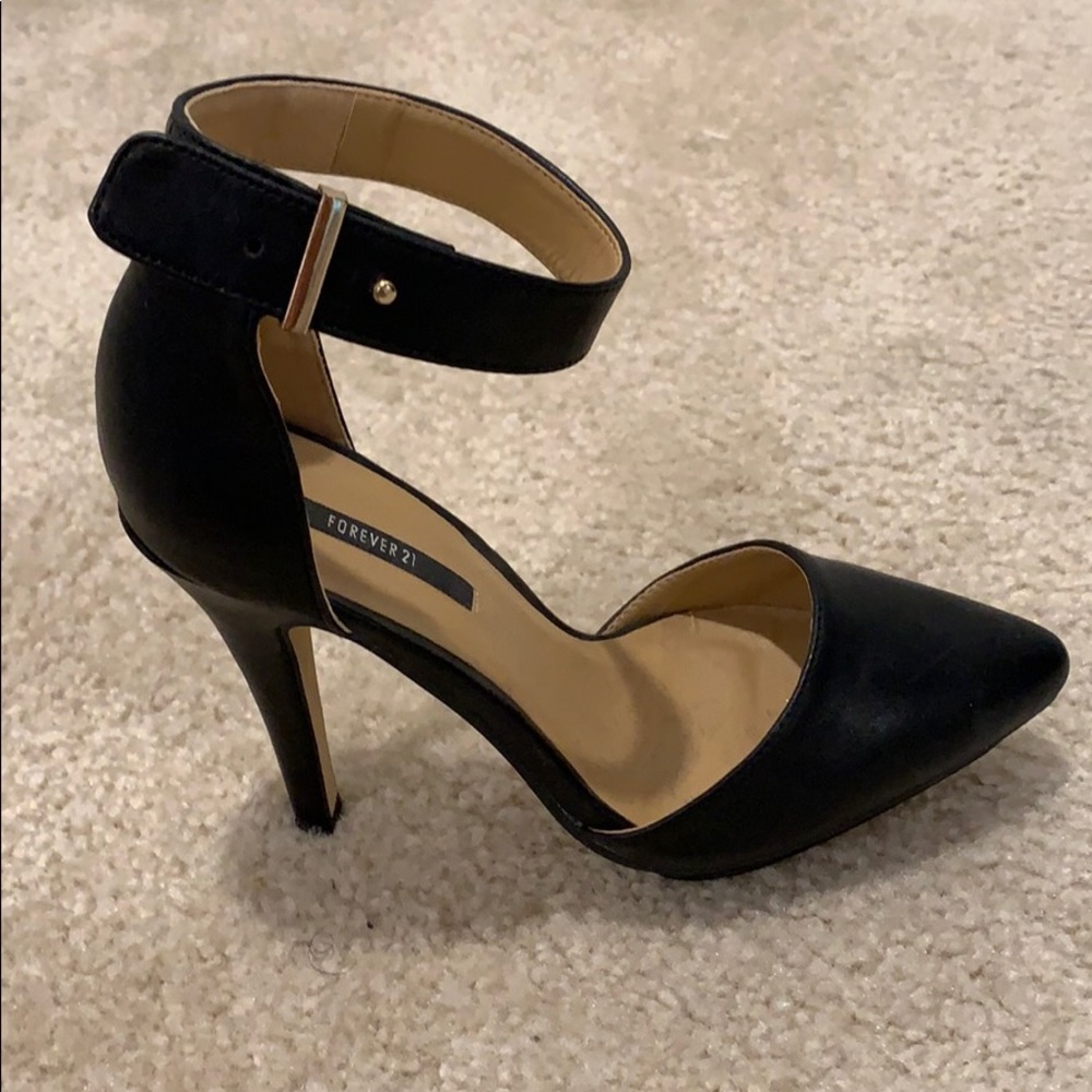 High heel pumps